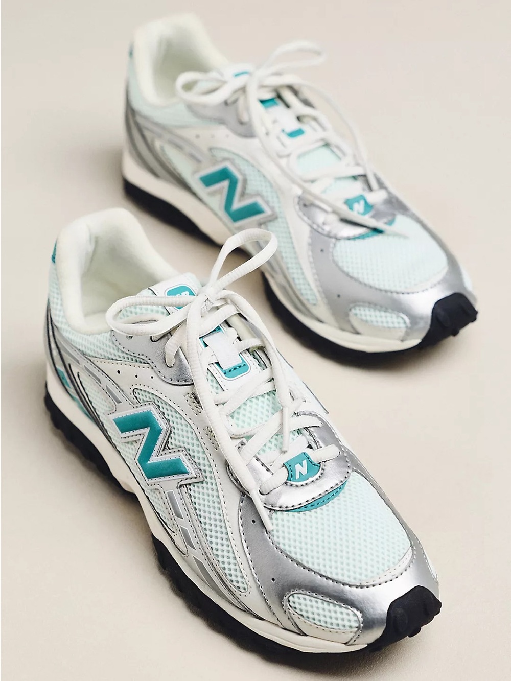 New Balance 204L Sneakers